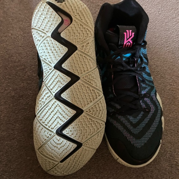 Nike Kyrie 4s 80s edition from the decade pack - Picture 3 of 6